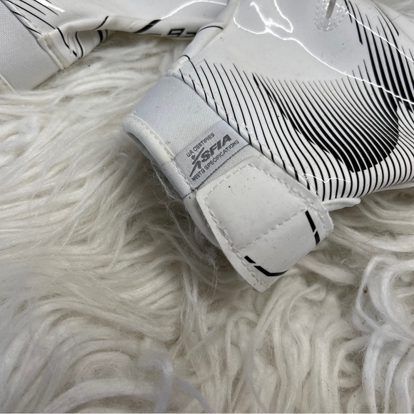 Under Armour Football Gloves - Picture 5 of 6